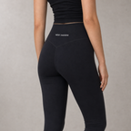 Three-quarter rear detail of the subtle V seam on black Saint Maxime bamboo leggings